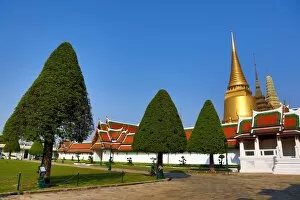 Images Dated 6th February 2016: Stupas and chedis at Wat Phra Kaew Royal Palace complex in Bangkok, Thailand
