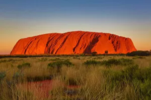 Images Dated 17th March 2018: Sunset at Uluru, Ayers Rock, Uluru-Kata Tjuta National Park, Northern Territory
