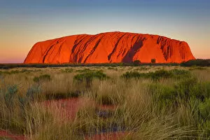 Images Dated 17th March 2018: Sunset at Uluru, Ayers Rock, Uluru-Kata Tjuta National Park, Northern Territory