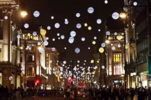 Images Dated 1st November 2015: Switching on Oxford Street Christmas lights in London