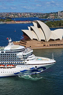 Australia Collection: Sydney Opera House and a cruise ship, Sydney, New South Wales, Australia