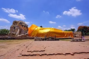 Images Dated 27th May 2013: Temple of the Reclining Buddha Statue, Wat Lokayasutharam, Ayutthaya, Thailand