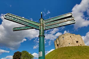 Yorkshire Collection: Tourist information signpost and Cliffords Tower at York Castle in York, Yorkshire