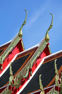Traditional Thai architecture roof decorations at Wat Pho temple, Bangkok, Thailand Traditional Thai architecture roof decorations at Wat Pho temple, Bangkok, Thailand