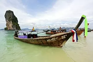 Images Dated 1st December 2012: Traditional Thai long tail boat, Poda Beach, Krabi, Phuket, Thailand
