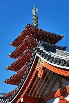 Images Dated 31st January 2014: Traditional wooden roof and pagoda at the Shinto Shrine at Senso-Ji Bhuddist Temple in Asakusa in