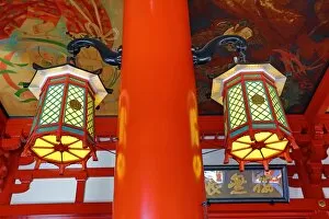 Images Dated 31st January 2014: Traditional wooden roof at the Shinto Shrine at Senso-Ji Bhuddist Temple in Asakusa in Tokyo, Japan