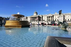 Images Dated 11th November 2012: Trafalgar Sqaure and Fountains in London