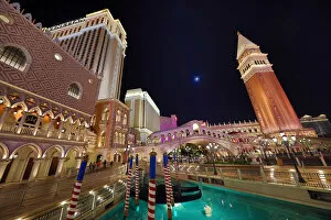 Images Dated 21st September 2018: The Venetian Hotel and Casino at night, Las Vegas, Nevada, America