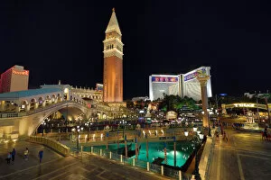 Images Dated 22nd September 2018: The Venetian Hotel and Casino at night, Las Vegas, Nevada, America
