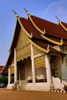 Images Dated 16th April 2014: Wat Chedi Luang Temple in Chiang Mai, Thailand