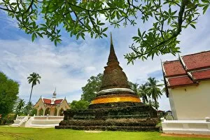 Sukhotai, Thailand Collection: Wat Tra Phang Thong Temple, Sukhotai, Thailand