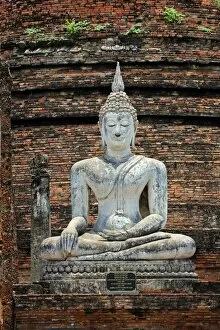 Sukhotai, Thailand Collection: WatBuddha statue at Sa Si temple, Sukhotai, Thailand
