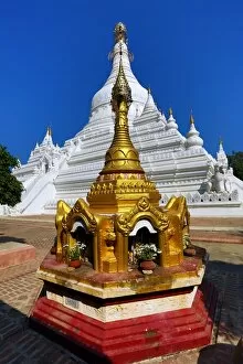 Images Dated 4th February 2016: White stupa of Pahtodawgyi Pagoda in Amarapura, Mandalay, Myanmar (Burma)