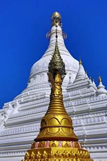 Images Dated 4th February 2016: White stupa of Pahtodawgyi Pagoda in Amarapura, Mandalay, Myanmar (Burma)