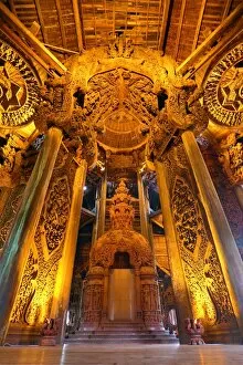 Images Dated 3rd December 2012: Wooden carving at the Sanctuary of Truth Temple, Prasat Sut Ja-Tum, Pattaya