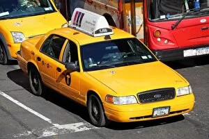 Images Dated 20th October 2013: Yellow taxi cabs driving in the street, New York. America